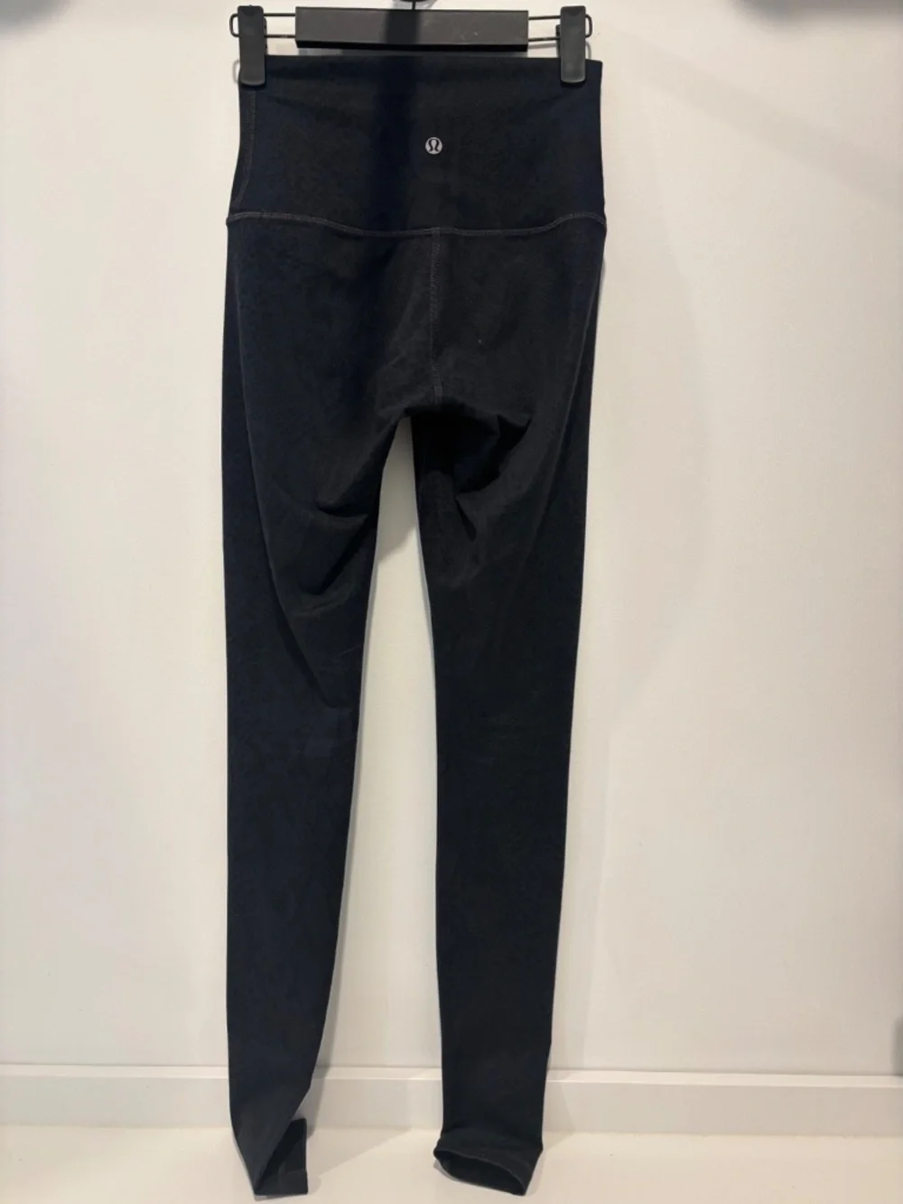 Lululemon Black snakeskin print legging, size 2